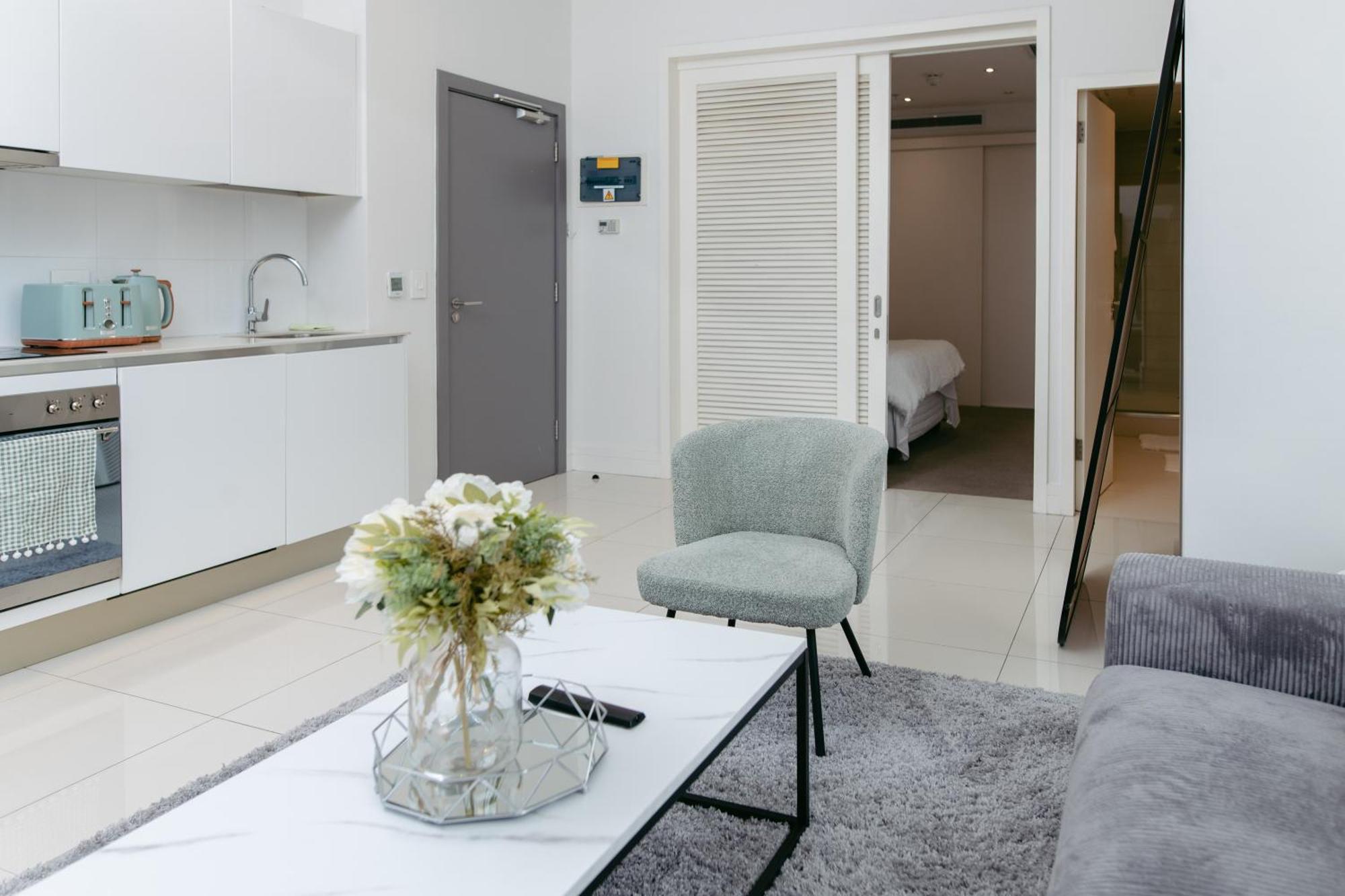 Stylish With Stunning Views Apartment